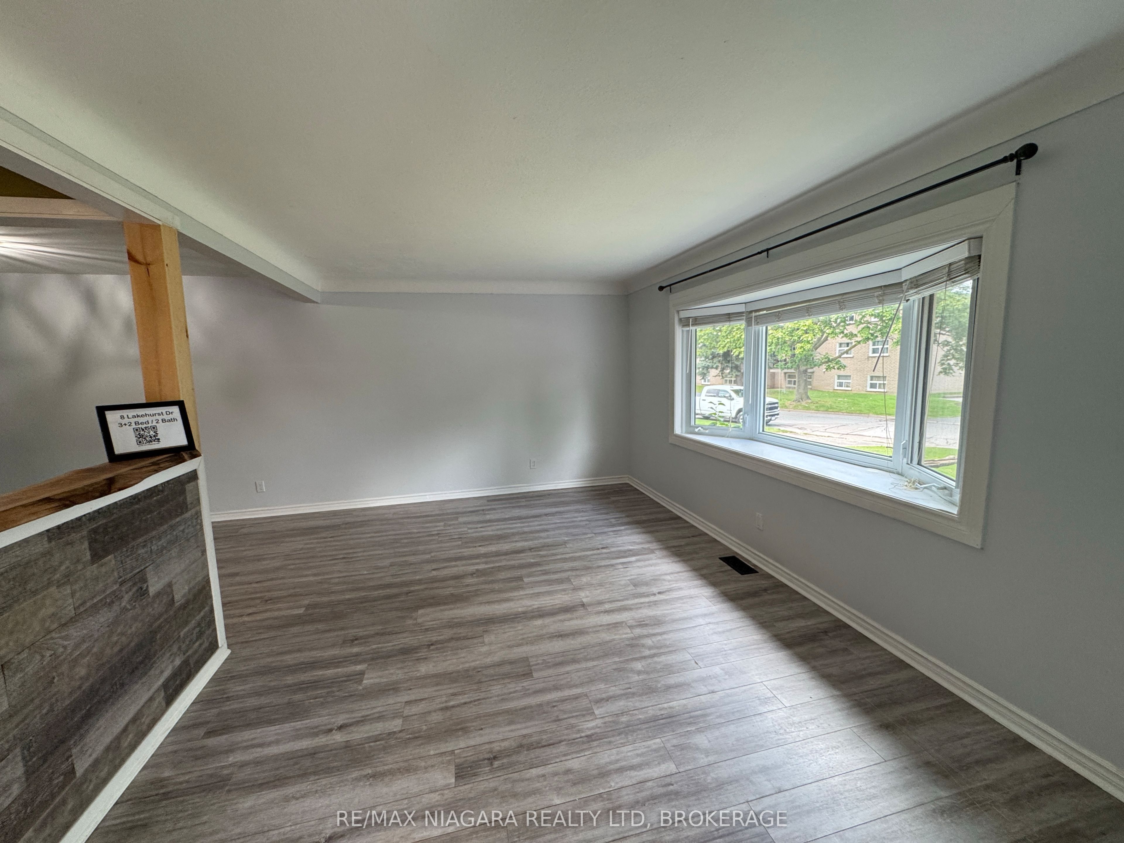 8 Lakehurst Drive, St. Catharines 2